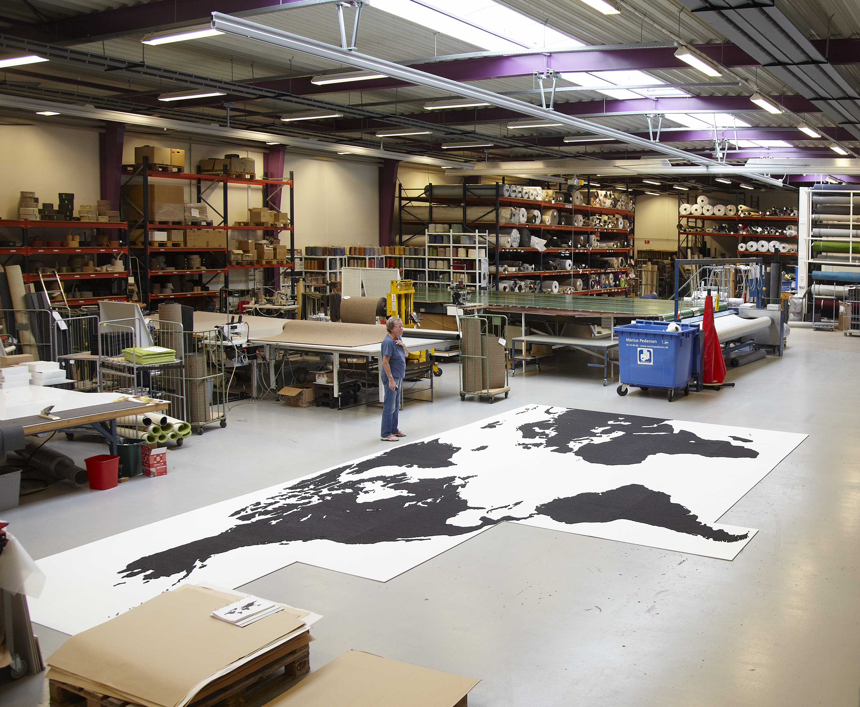 fraster, filt, opklæbning, akustik, uld filt, inspiration, design, indretning, filttavle, udsmykning, opklæbet filt, filt på væg, limet filt, vægfilt, filtfarve, dekoration